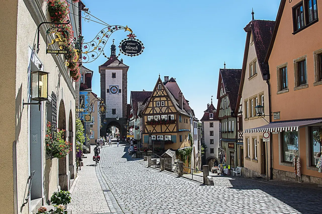 The Plönlein in Rothenburg ob der Tauber, a cobbled fork with a half-timbered house between two medieval gate towers